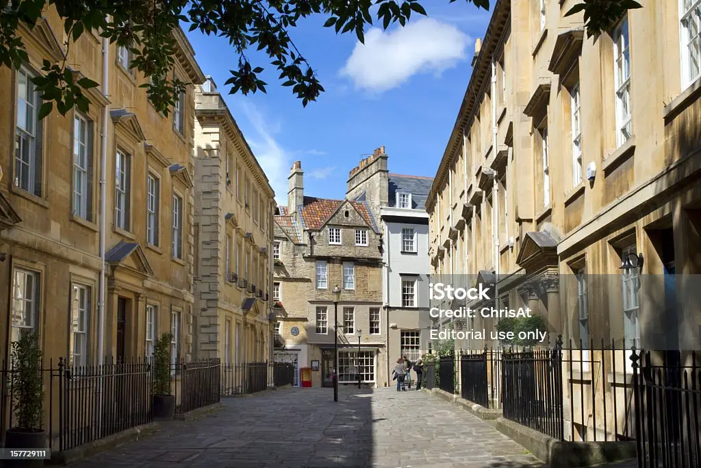 Bath - Office - istockphoto-157729111-1024x1024